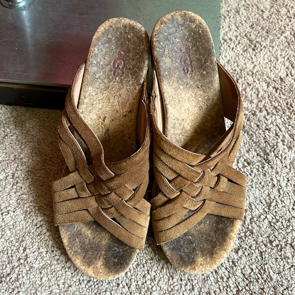 UGG 🌻 Lilah Chestnut Brown, Suede Wedge Sandal, strappy woven summertime soft